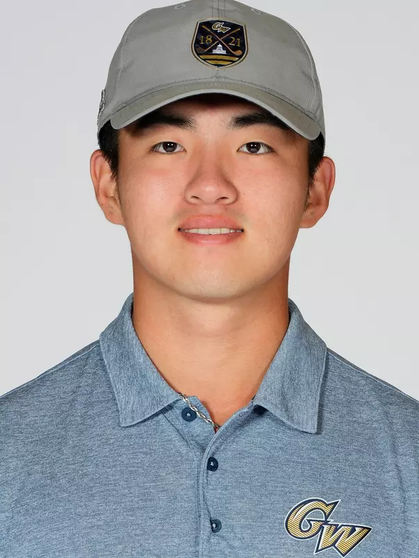 Leo Xu headshot