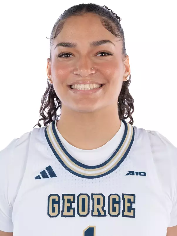 Gabby Reynolds Headshot