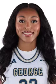 Makayla Andrews Headshot