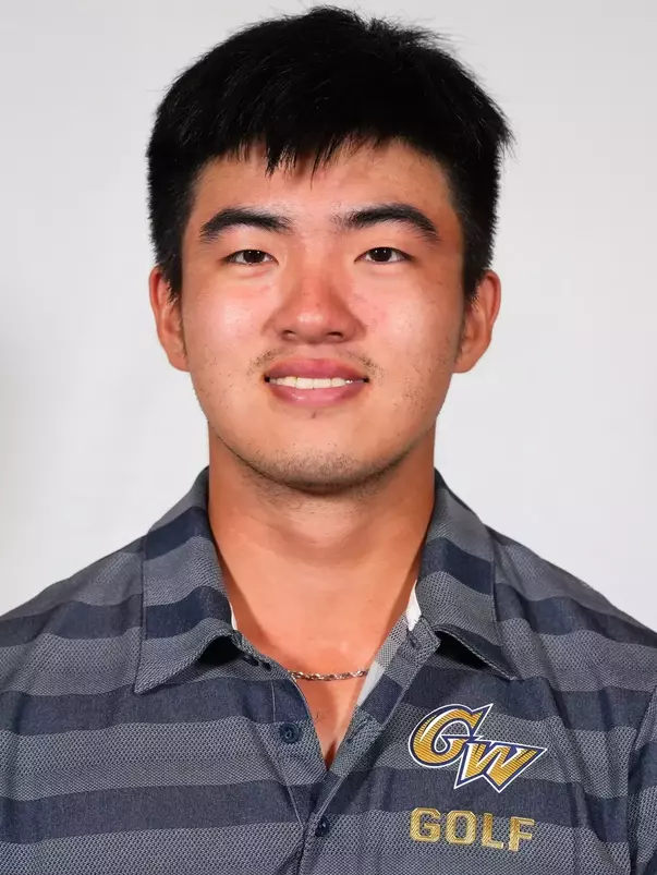 Leo Xu headshot