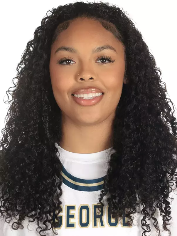 Caia Loving Headshot