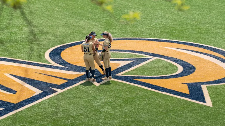 Softball Ties Shutout Record, Reaches 30 Win Mark for Fifth Time in Program History