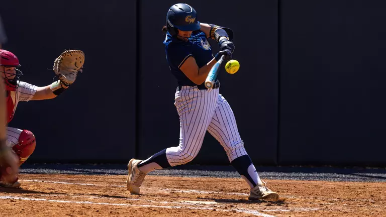 Softball Silenced in Doubleheader at Saint Louis