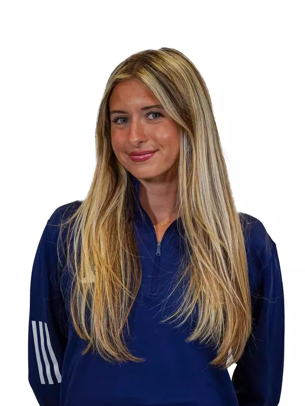 Lola Dinneen Headshot