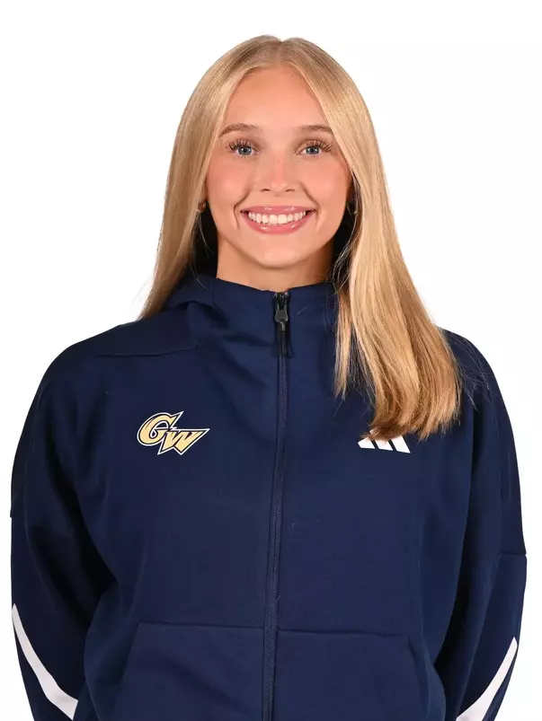 Lola Montevago Headshot