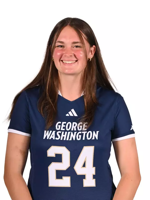 Maddy Breves Headshot