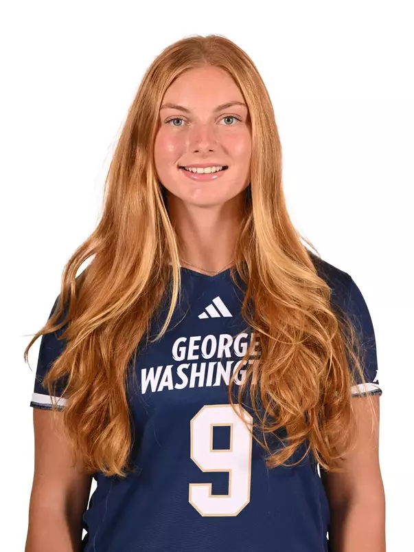 Mia Milkowski Headshot