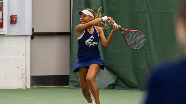 Skeene Leads Tennis in Loss vs. Elon