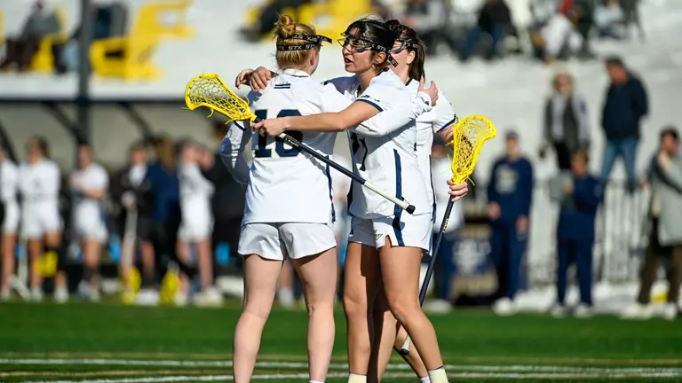 Lacrosse Rolls Past La Salle, 17-3