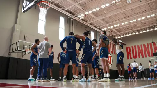 Men's basketball huddles at a practice at the University of Utah
