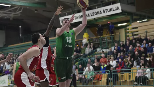 Lovro Urbiha shoots the ball