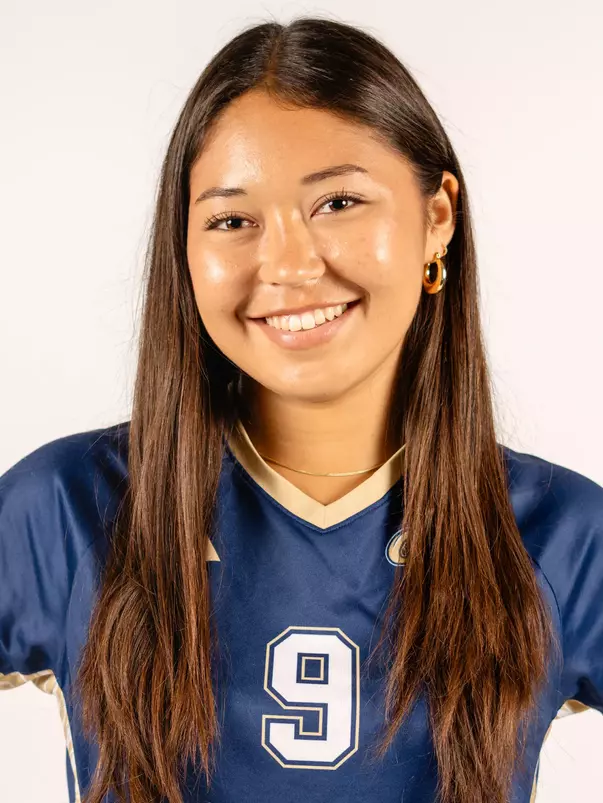 Halle Ostboe Headshot