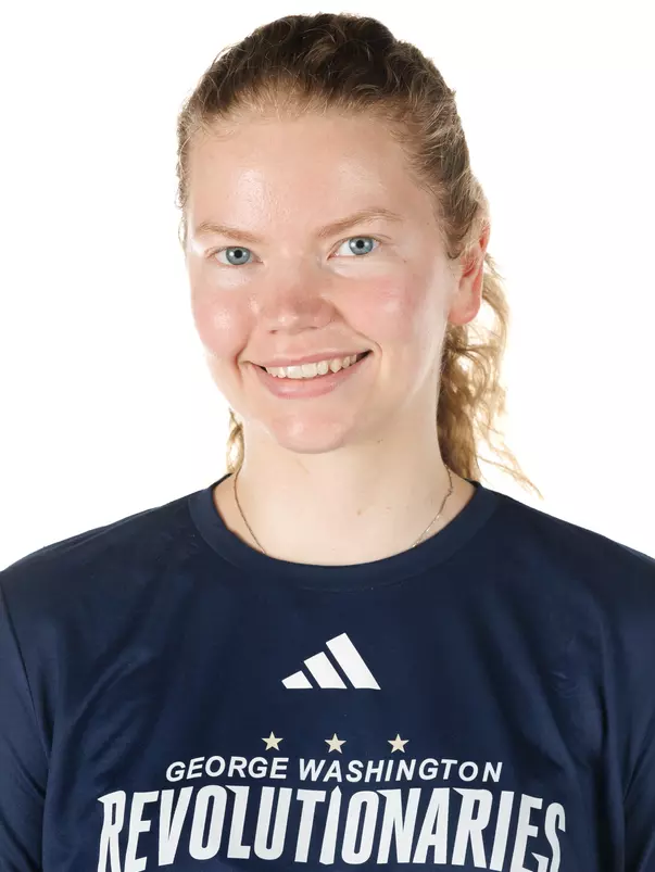 Emilie Elde Headshot