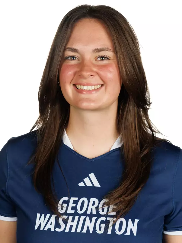 Maddy Breves Headshot
