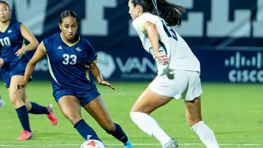 Ella Provost-Heron Defends a Georgetown Player