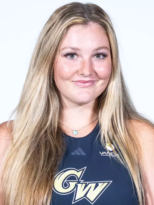 Laura Damm Headshot