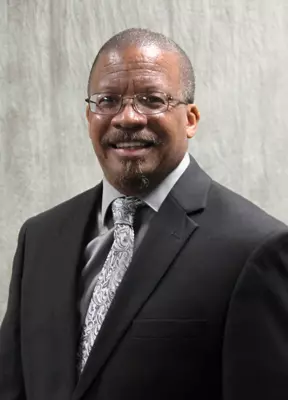 Leo Sayles Headshot