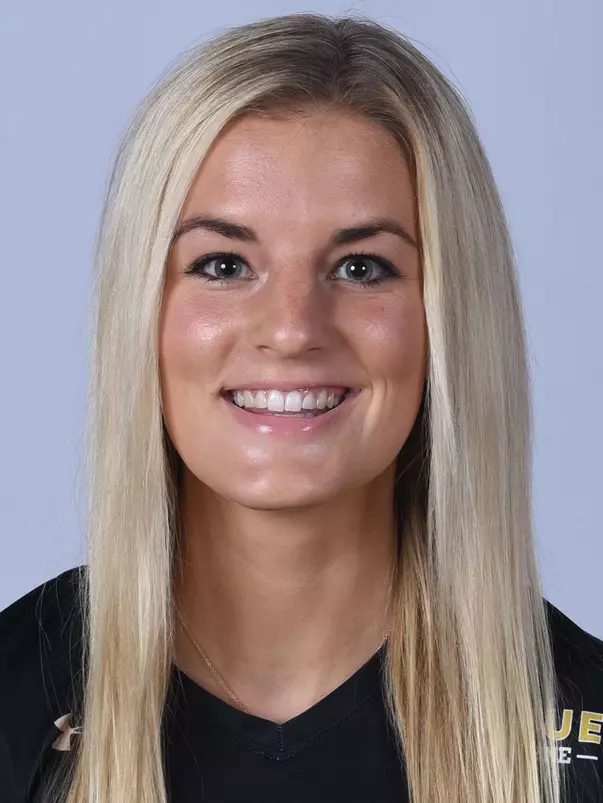 Cesiley LaCourt headshot