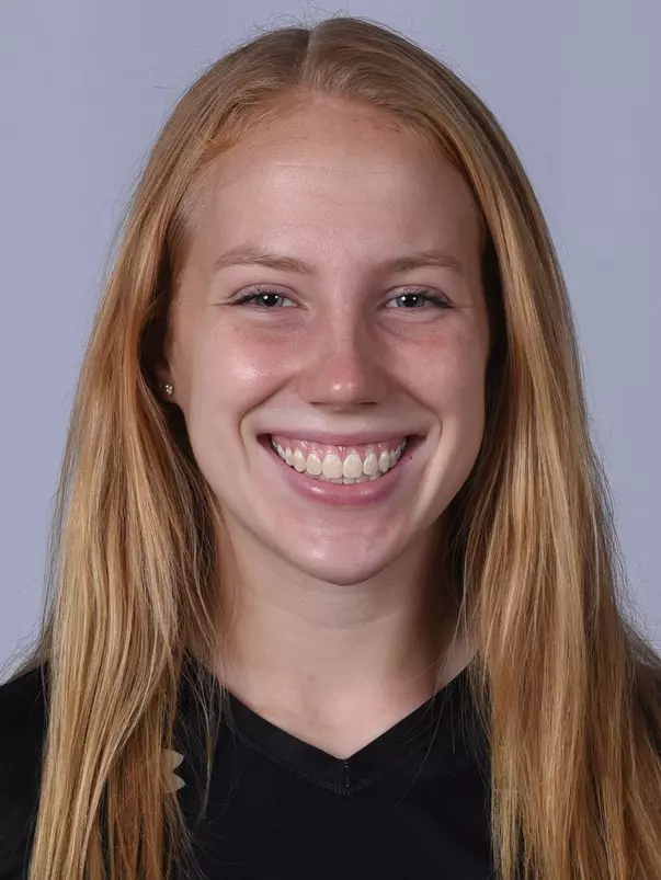 Lizzie Haub headshot