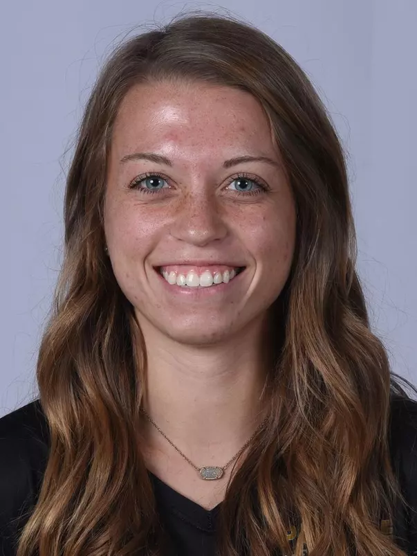 Madde Elliott headshot