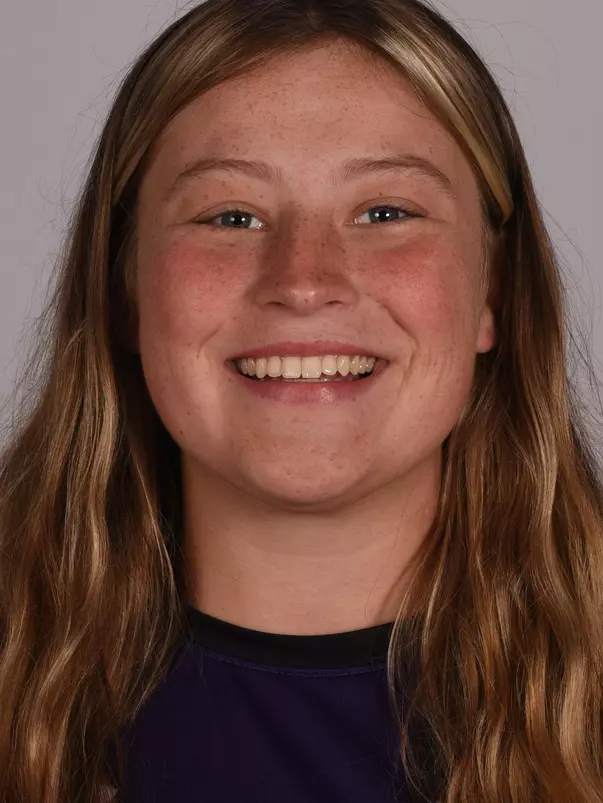 Belle Plautz headshot