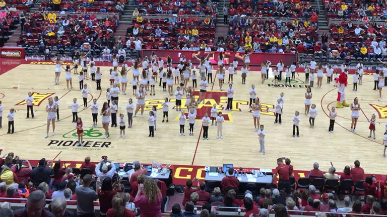 Cheerleaders To Host Basketball Spirit Day Clinic