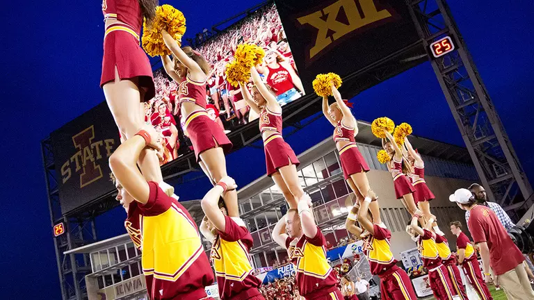 Cheerleaders To Host Tryout Prep Clinic