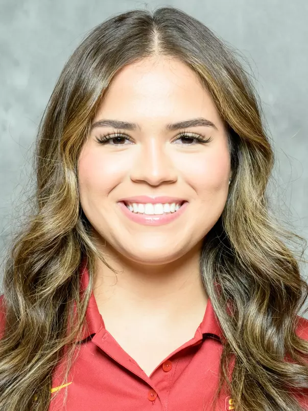 Alezandra Robles Headshot 2026-27