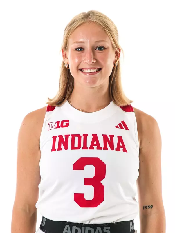 Kayla Kiwak | Headshot