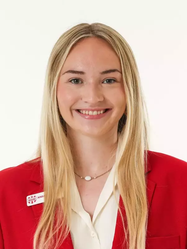 Amanda Meinert I Headshot