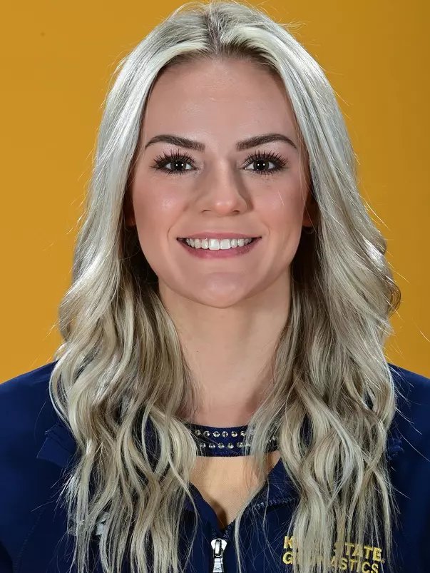 gymnastics_2021-22headshots_henry