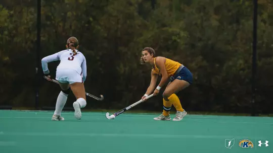 Eva Usoz getting ready for a pass against Bellarmine