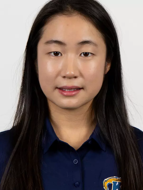 Vicky Huang Headshot