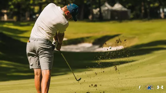 Christoffer Leuenhagen chipping a shot