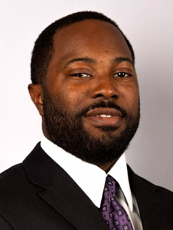 Davis, Chili - headshot