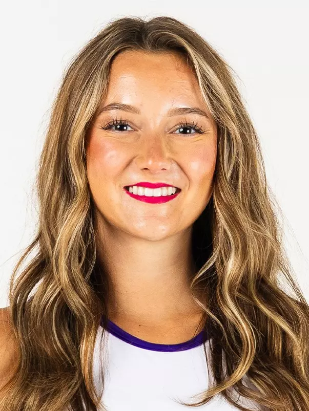 Ellie Ballou headshot