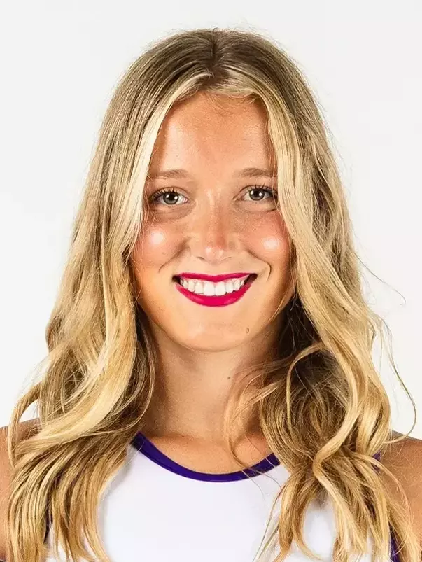 Sydney Peck headshot