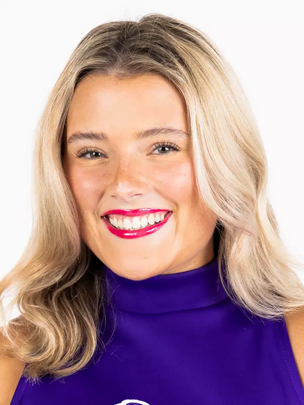 Andee Barwin headshot