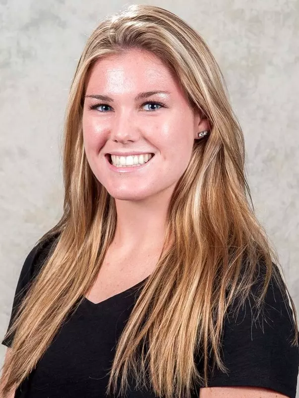 Lindsay Alvarez Headshot