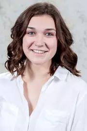 Elizabeth Anderson Headshot