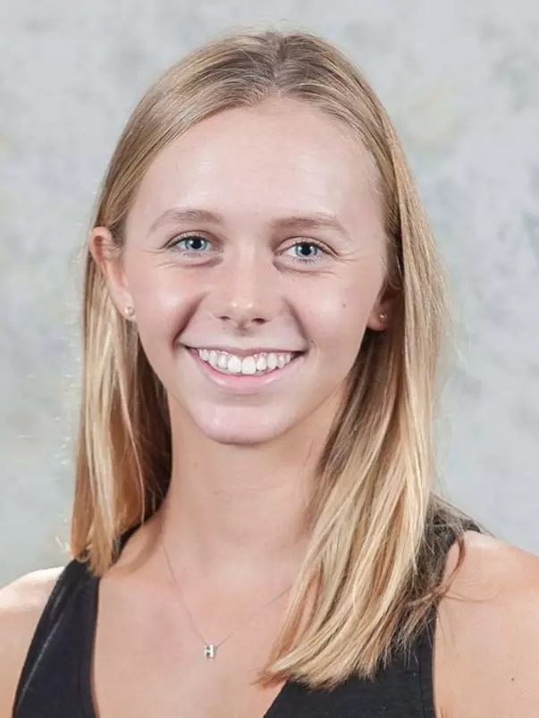 Hilary McElwain Headshot