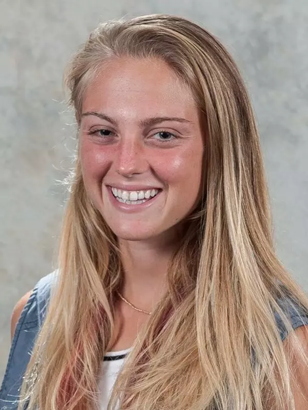 Maura Henderson Headshot