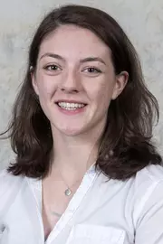 Ellie Falk Headshot
