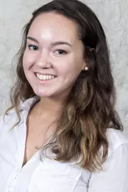 Julia Nelson Headshot