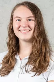 Julia Damron Headshot