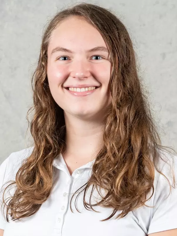 Julia Damron Headshot