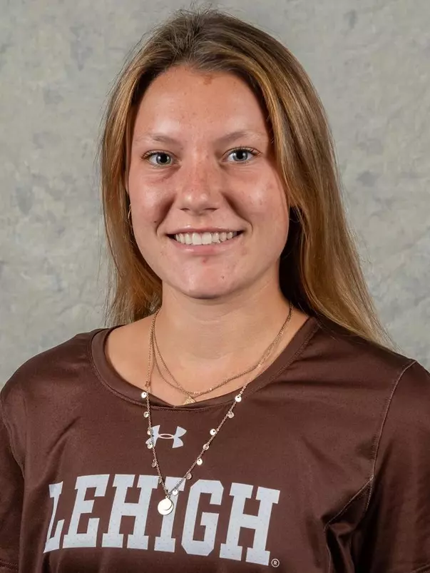 Nora Giordano Headshot