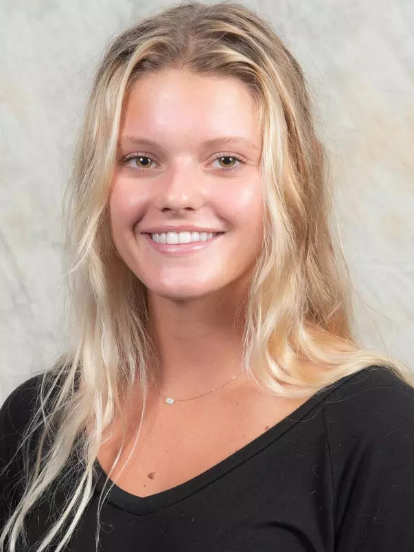 Eleni Kountroubis Headshot