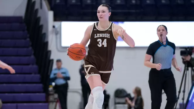 Lily Fadnre action shot vs holy cross