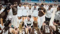 wbb group huddle